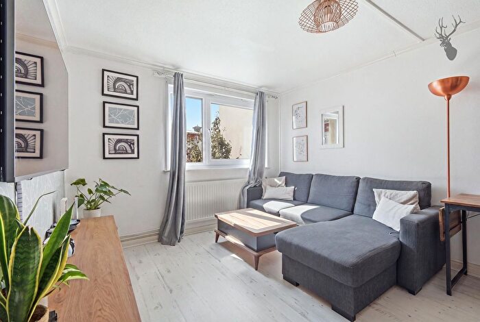 1 Bedroom Flat To Rent In Merchant Street, Bow, E3
