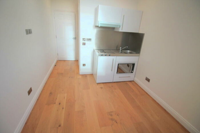 Studio To Rent In Woodford New Road, London, E18