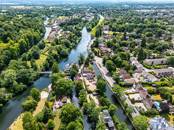 3 Bedroom Flat For Sale In Boulters Lock Island, Maidenhead, SL6