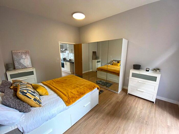 Flat To Rent In Chapel Street, Salford, Manchester, M3