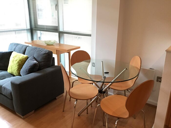 2 Bedroom Flat To Rent In City Walk, Leeds, West Yorkshire, LS11