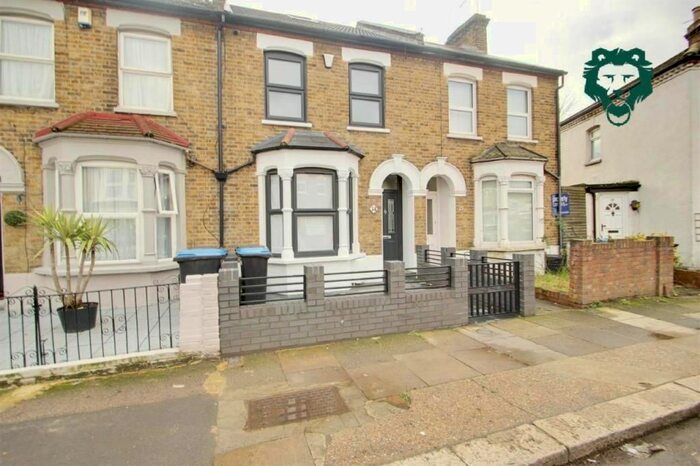 5 Bedroom Terraced House To Rent In Grosvenor Road, London N9