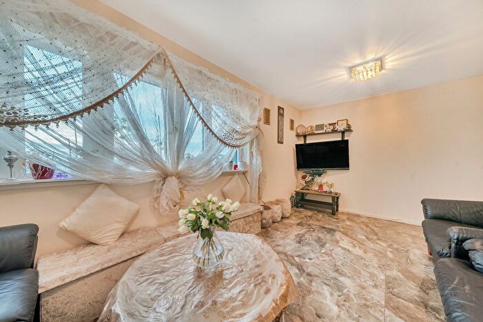 2 Bedroom Flat For Sale In Hazelwood Tower, Golborne Gardens, London, W10