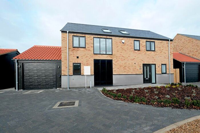 4 Bedroom Detached House For Sale In Manor Farm, Wennington, Huntingdon, PE28