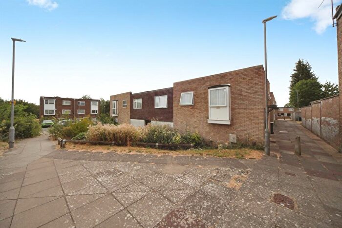 2 Bedroom House For Sale In Brussels Way, Luton, LU3