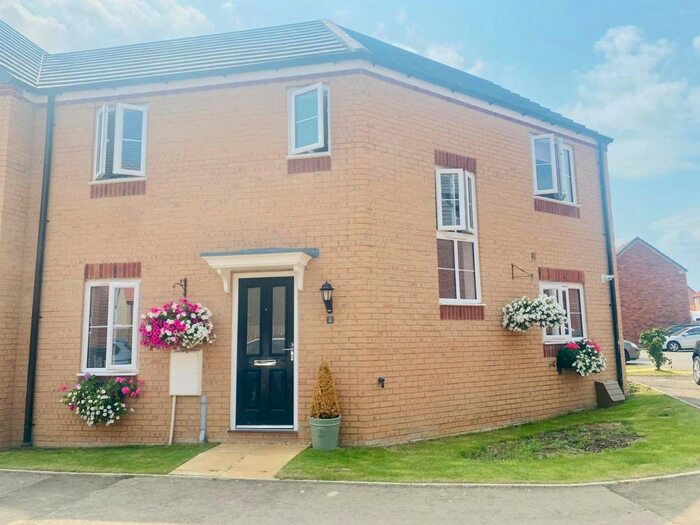 3 Bedroom End Of Terrace House To Rent In Lingfield Park, Bourne, PE10