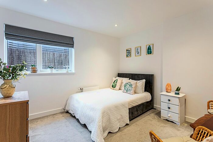 4 Bedroom Town House To Rent In Medlar Street, London, SE5