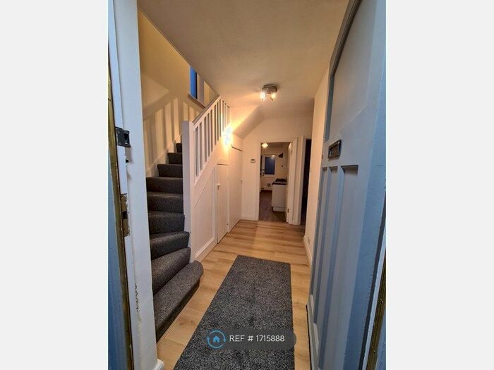 4 Bedroom Semi-Detached House To Rent In Allan Way, London, W3