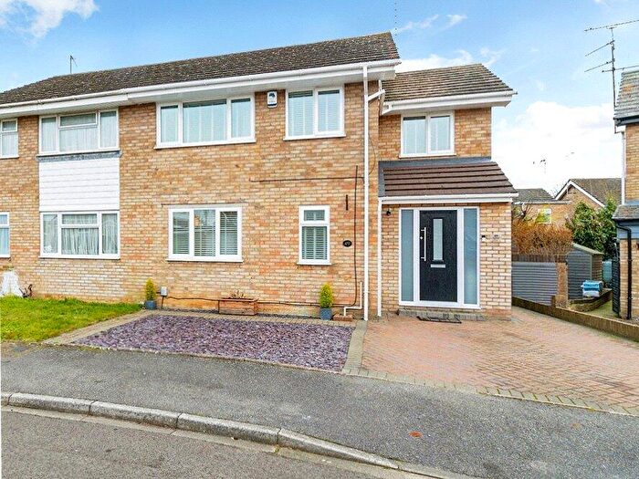 4 Bedroom Semi Detached House For Sale In Watling Place, Houghton Regis, Dunstable, LU5