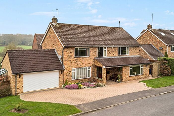 4 Bedroom Detached House For Sale In Robson Close, Chalfont St Peter, Gerrards Cross, SL9