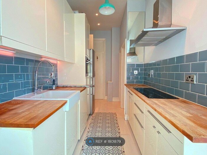 1 Bedroom Flat To Rent In St. Augustines Avenue, South Croydon, CR2