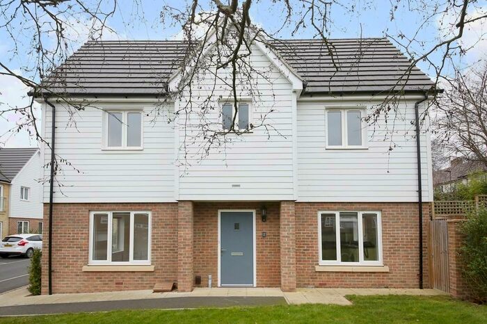 3 Bedroom End Of Terrace House To Rent In Cygnet Close, Orpington, BR5