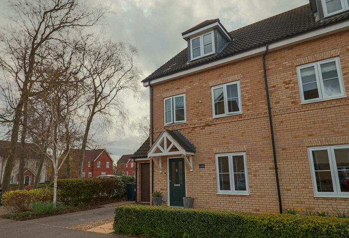 3 Bedroom Semi-Detached House For Sale In Kennett, CB8