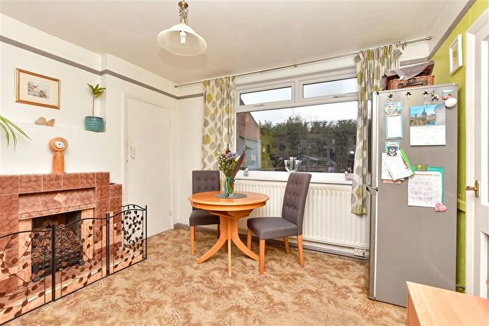 3 Bedroom End Of Terrace House For Sale In Oliver Crescent, Farningham, Dartford, Kent, DA4