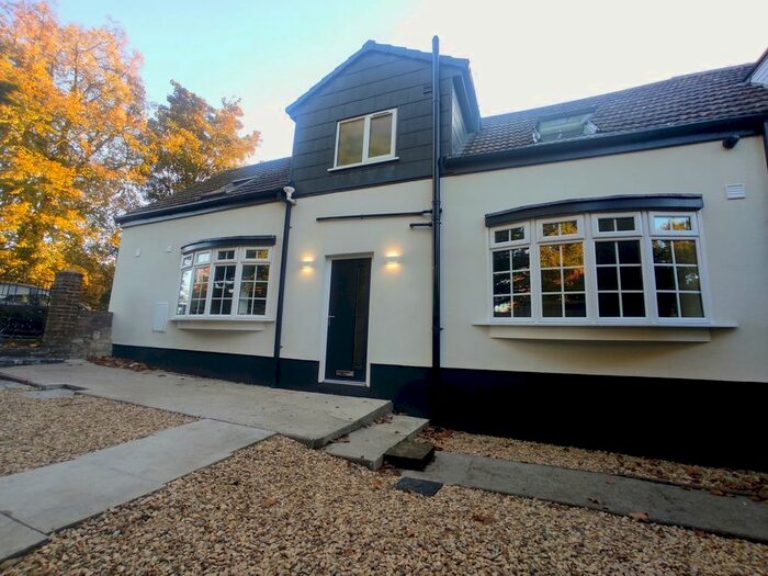 3 Bedroom Semi-Detached House To Rent In London Road, Spalding, PE11