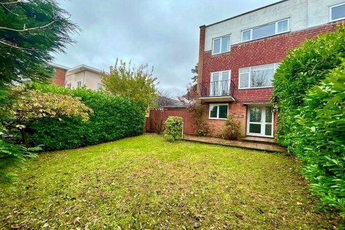 5 Bedroom Property To Rent In Lindfield Gardens, Guildford, GU1