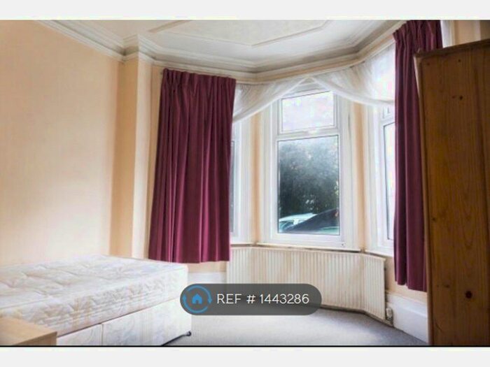 2 Bedroom Flat To Rent In Frobisher Road, London, N8
