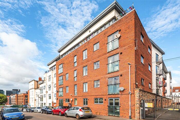 2 Bedroom Apartment For Sale In Waterloo Road, Bristol, Somerset, BS2
