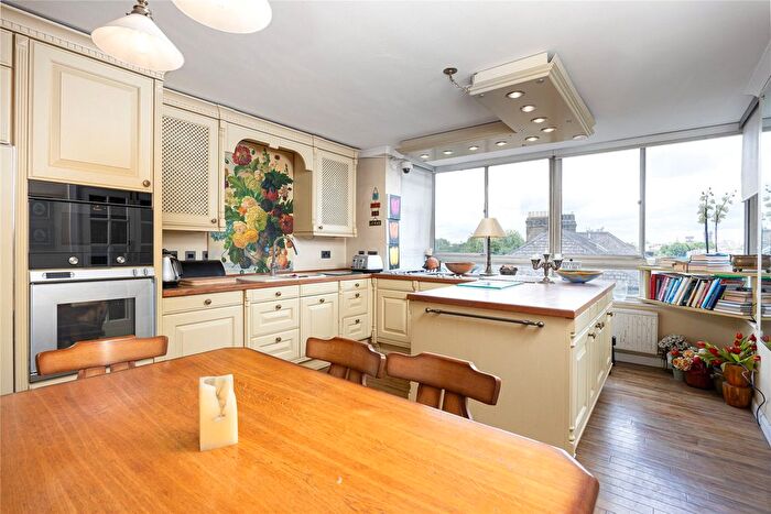 2 Bedroom Flat For Sale In Cheyne Walk, Chelsea, London, SW3