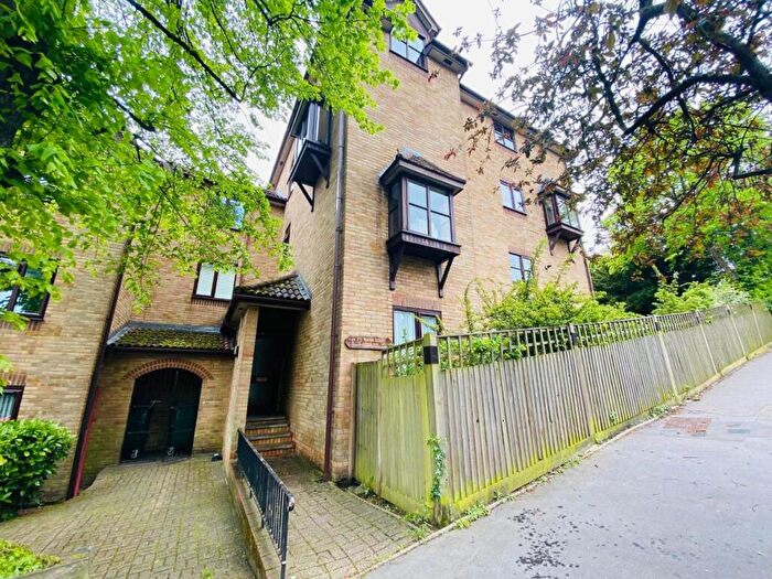 1 Bedroom Flat To Rent In Cypress Road, SE25