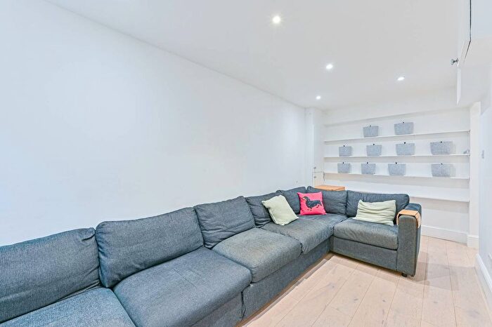 1 Bedroom Flat For Sale In Robert Burn Mews, Herne Hill, London, SE24
