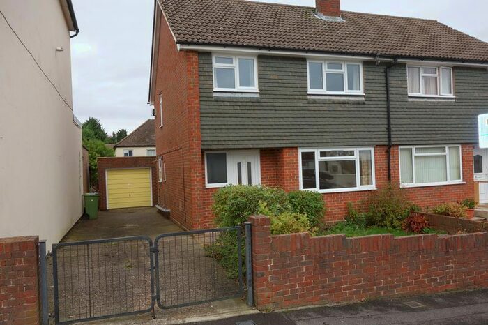 3 Bedroom Property To Rent In Mount Pleasant Road, Aldershot GU12