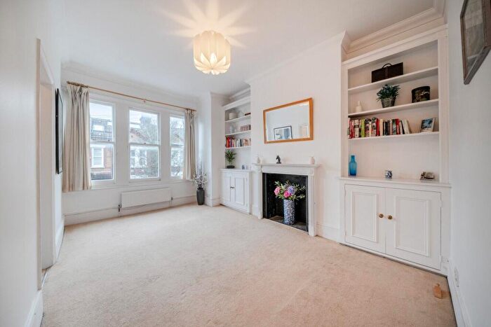 2 Bedroom Flat For Sale In Marney Road, London, SW11