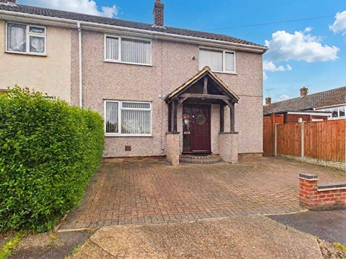 4 Bedroom End Of Terrace House For Sale In Upton Close, Stanford-Le-Hope, SS17