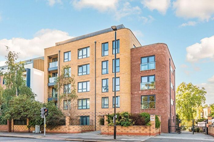2 Bedroom Flat For Sale In London Road, Isleworth, TW7