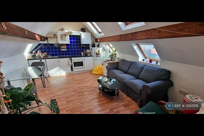 2 Bedroom Flat To Rent In The Bridge Club, Leeds, LS6