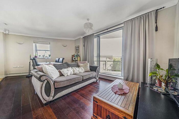 2 Bedroom Flat To Rent In Concorde Way, Rotherhithe, London, SE16