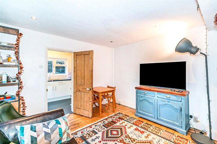 2 Bedroom End Of Terrace House For Sale In Kings Road, Kingston Upon Thames, KT2 - Photo 2
