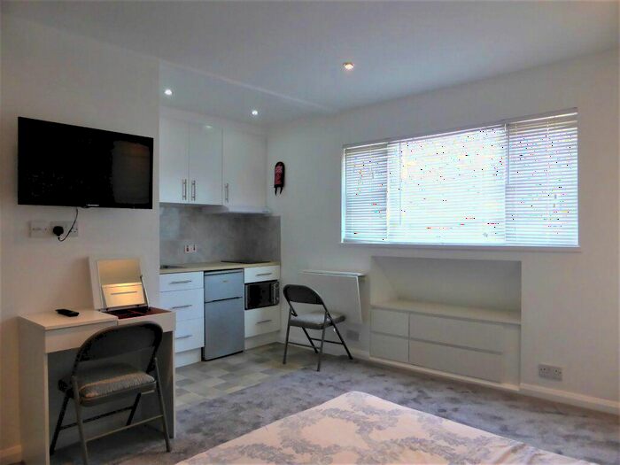 Studio To Rent In Boundary Road -, P10