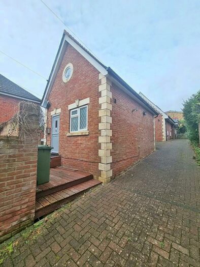 2 Bedroom Detached House To Rent In Weston Lane, Southampton, SO19