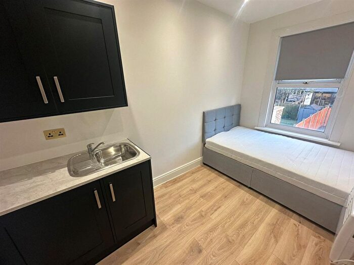 Studio To Rent In Sandhurst Road, London, SE6