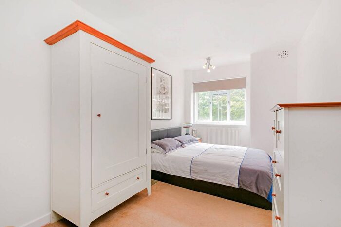 1 Bedroom Flat To Rent In Strasburg Road, Battersea, London, SW11