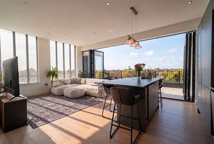 3 Bedroom Penthouse For Sale In Streetsbrook Road, Solihull, B91