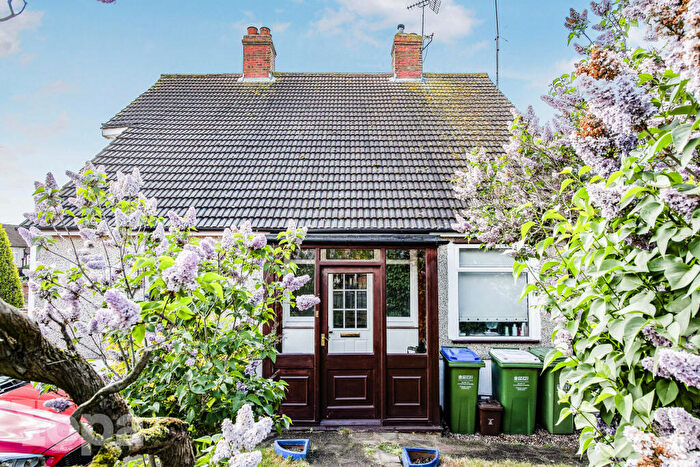 3 Bedroom Semi-Detached House For Sale In Highfield Avenue, Erith, DA8