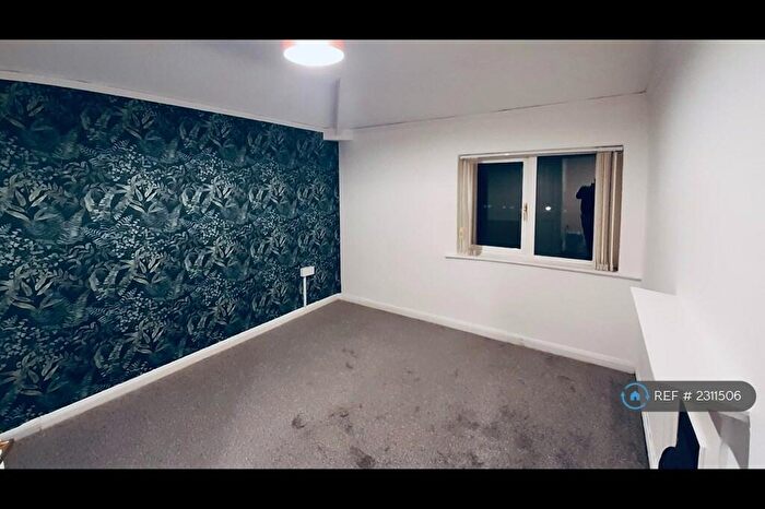 3 Bedroom Semi-Detached House To Rent In Throstle Lane, Leeds, LS10