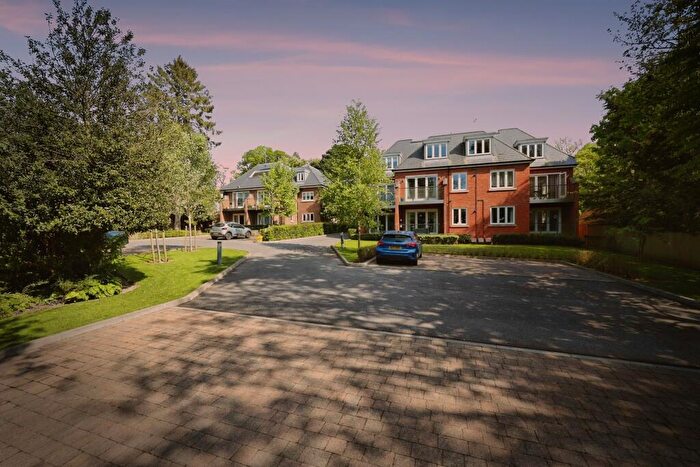 2 Bedroom Apartment For Sale In Amersham Road, High Wycombe, HP13