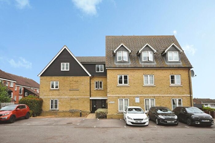 2 Bedroom Flat For Sale In Edinburgh Gardens, Braintree, Essex, CM7