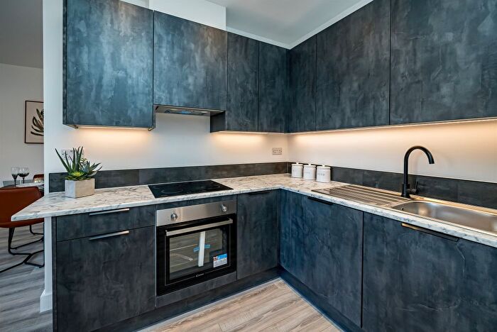 2 Bedroom Flat For Sale In Elm House, The Grove, Slough, SL1