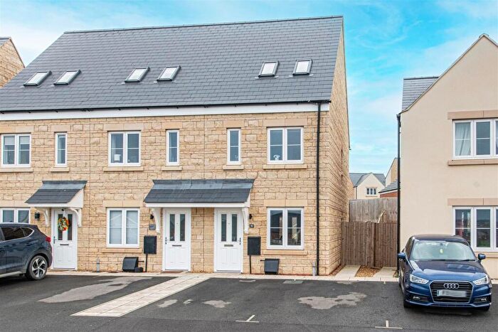 3 Bedroom End Of Terrace House For Sale In Airfield Way, Weldon, Corby, NN17