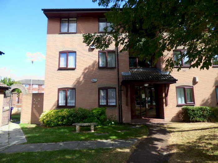 2 Bedroom Apartment To Rent In Minster Court, L7
