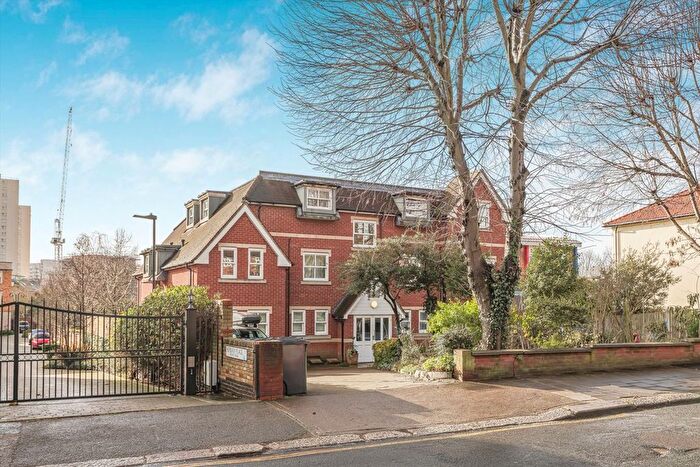 2 Bedroom Flat To Rent In Creswick Road, Acton, W3