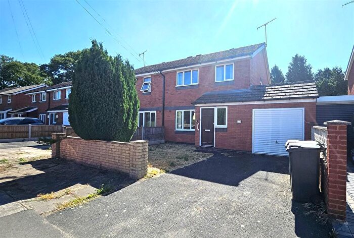 3 Bedroom Semi-Detached House For Sale In Bromwich Road, Worcester, WR2