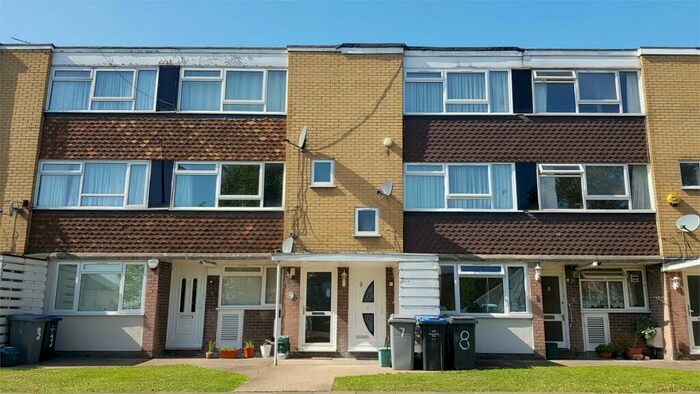 2 Bedroom Flat To Rent In Walton Gardens, Wembley, HA9