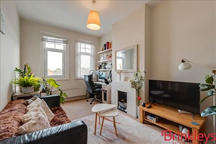 1 Bedroom Flat To Rent In Arthur Road, Flat B, Wimbledon Park, SW19