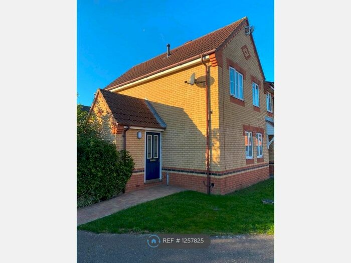 3 Bedroom Semi-Detached House To Rent In Redwing Close, Peterborough PE2