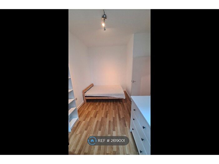 2 Bedroom Flat To Rent In Aqua Apartments, London, N4